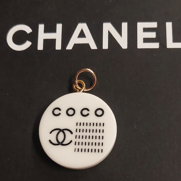 CC White and Black COCO Resin Charm Pendant - Picture 2 of 3